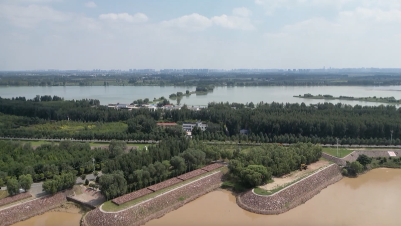 Kaifeng’s Revitalized Waterways Attract Global Tourists Kaifeng_s_Revitalized_Waterways_Attract_Global_Tourists video poster