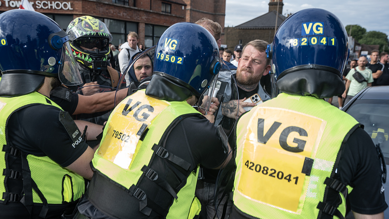 London_Migrant_Housing_Protests_Turn_Violent_Amid_Rising_Tensions