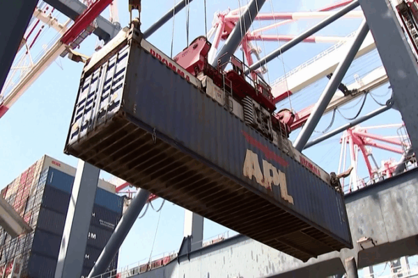 Port of Los Angeles Navigates Tariff Turbulence as Trade Volumes Swing Port_of_Los_Angeles_Navigates_Tariff_Turbulence_as_Trade_Volumes_Swing video poster