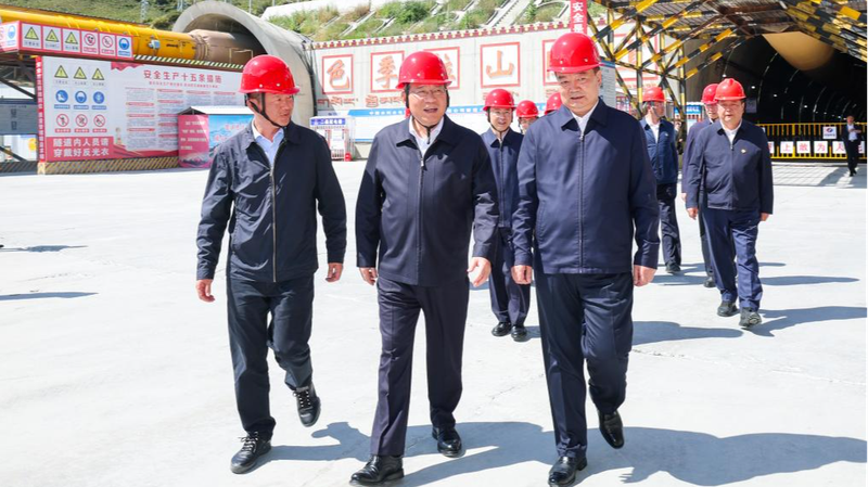 Premier_Li_Stresses_High_Quality_Development_in_Xizang_Infrastructure_Projects