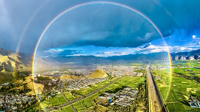 Rare_Full_Circle_Rainbow_Illuminates_Xizang_s_Palcho_Monastery