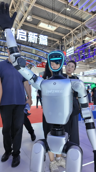Robots_Steal_Spotlight_at_2025_China_Supply_Chain_Expo_poster - Khabar Asia Robots_Steal_Spotlight_at_2025_China_Supply_Chain_Expo video poster