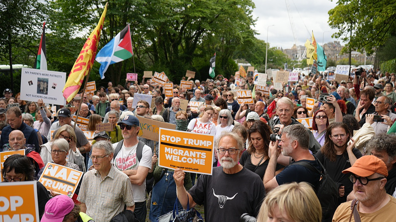 Trump_Faces_Protests_in_Scotland_Amid_Tight_Security - Khabar Asia Trump_Faces_Protests_in_Scotland_Amid_Tight_Security