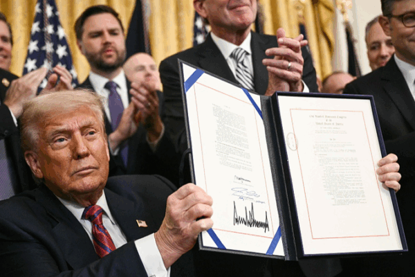 Trump Signs Landmark Stablecoin Law, Accelerating Crypto’s Mainstream Push Trump_Signs_Landmark_Stablecoin_Law__Accelerating_Crypto_s_Mainstream_Push