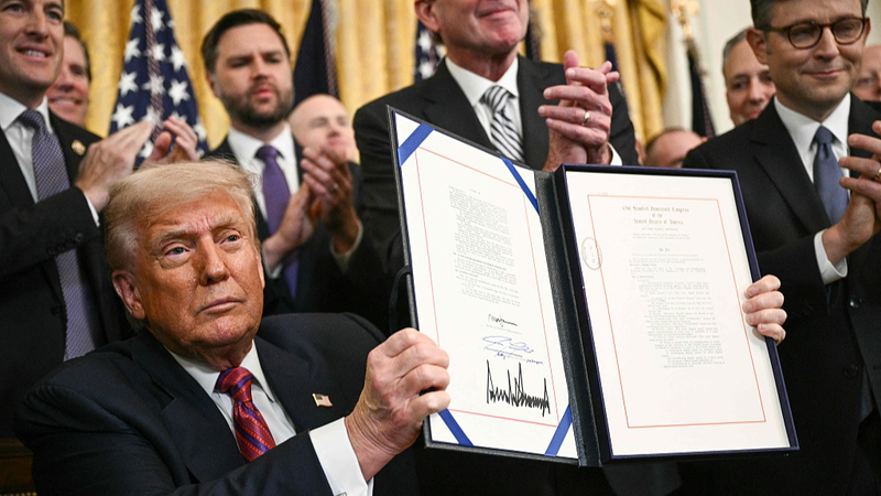 Trump_Signs_Landmark_Stablecoin_Law__Accelerating_Crypto_s_Mainstream_Push