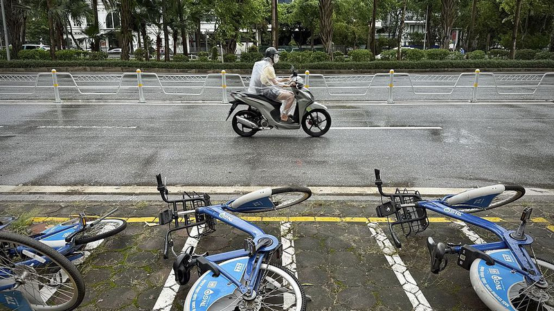 Typhoon_Wipha_Nears_Vietnam_s_Coast__350_000_Troops_Mobilized