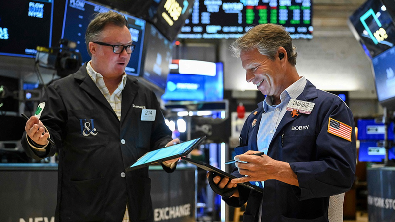 US Stocks Surge to Record Highs on Trade Optimism, Tech Earnings Hopes US_Stocks_Surge_to_Record_Highs_on_Trade_Optimism__Tech_Earnings_Hopes