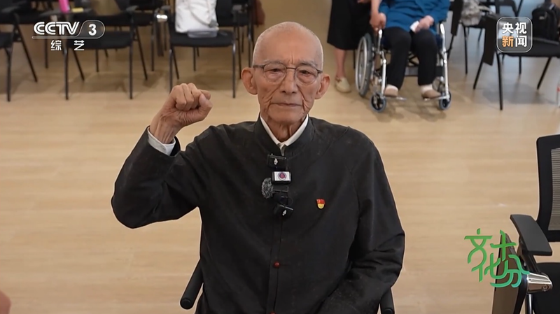 Xi_Jinping_Honors_92_Year_Old_Actor_s_CPC_Membership - Khabar Asia Xi_Jinping_Honors_92_Year_Old_Actor_s_CPC_Membership