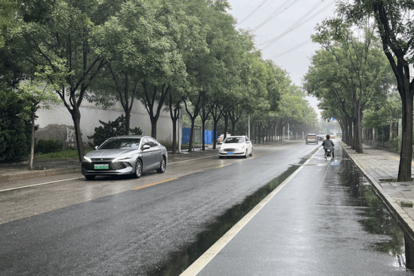 Beijing Activates Top Rainstorm Alert, Evacuates 82,000 Residents Beijing_Activates_Top_Rainstorm_Alert__Evacuates_82_000_Residents