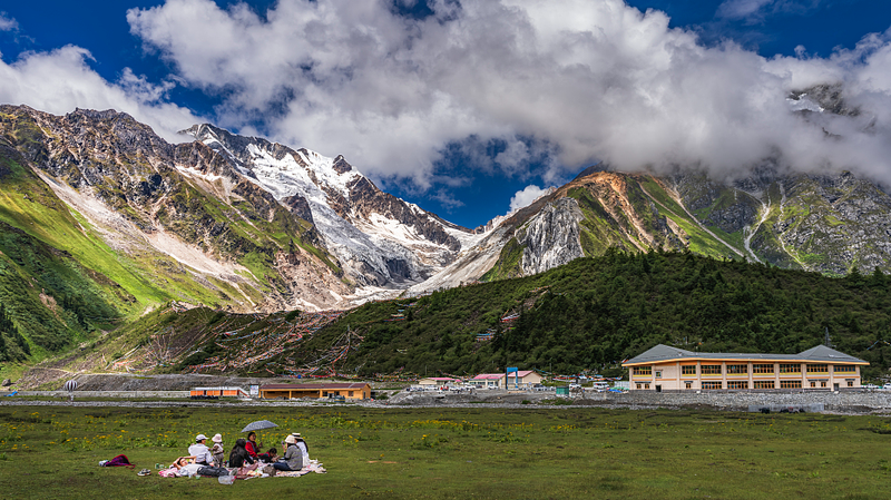 Central_Delegation_Delivers_Gifts_to_Xizang_Residents_on_60th_Anniversary - Khabar Asia Central_Delegation_Delivers_Gifts_to_Xizang_Residents_on_60th_Anniversary