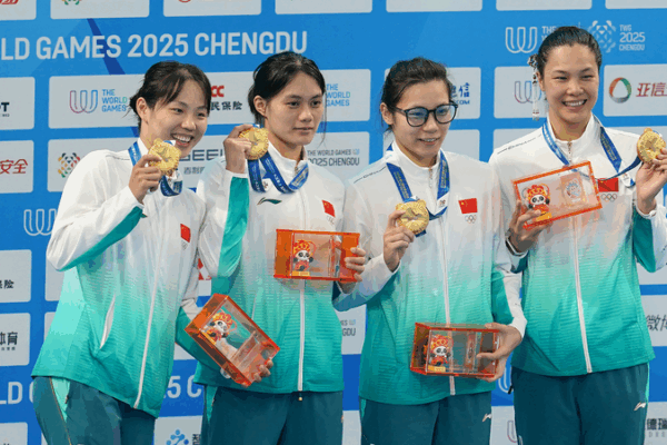 China Smashes Finswimming Relay Record at Chengdu World Games China_Smashes_Finswimming_Relay_Record_at_Chengdu_World_Games