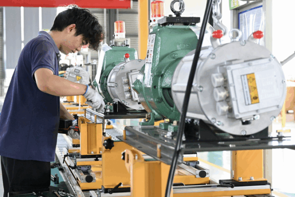 China’s Growth Strategy: Balancing Investment and Demand China_s_Growth_Strategy__Balancing_Investment_and_Demand