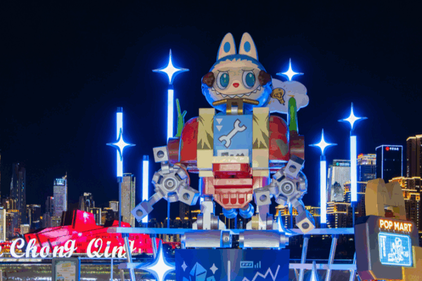 Cyberpunk Labubu Sculpture Ignites Chongqing’s Urban Culture Scene Cyberpunk_Labubu_Sculpture_Ignites_Chongqing_s_Urban_Culture_Scene