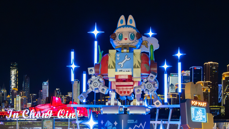 Cyberpunk_Labubu_Sculpture_Ignites_Chongqing_s_Urban_Culture_Scene