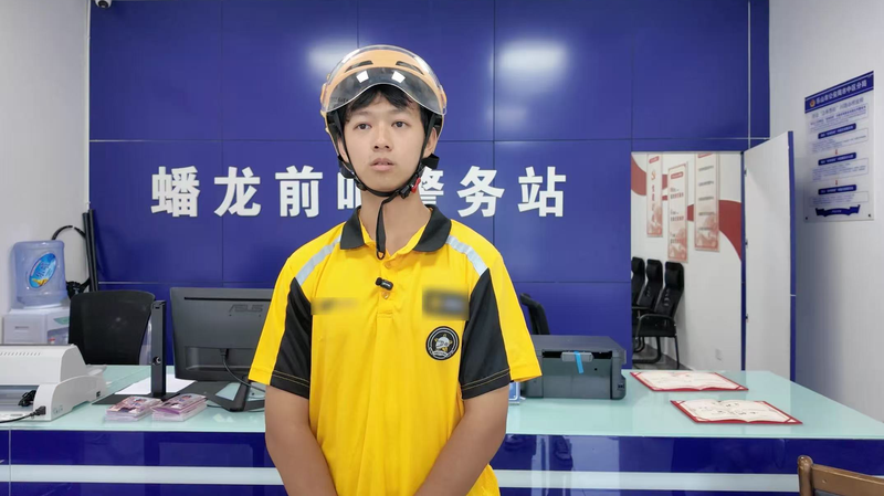 Deliveryman, Police Rescue Woman in Leshan Blood Message Case Deliveryman__Police_Rescue_Woman_in_Leshan_Blood_Message_Case
