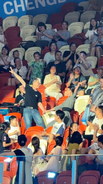 Elderly_Duo_Dazzles_at_World_Games_with_Viral_Dance_Moment_poster - Khabar Asia Elderly_Duo_Dazzles_at_World_Games_with_Viral_Dance_Moment video poster