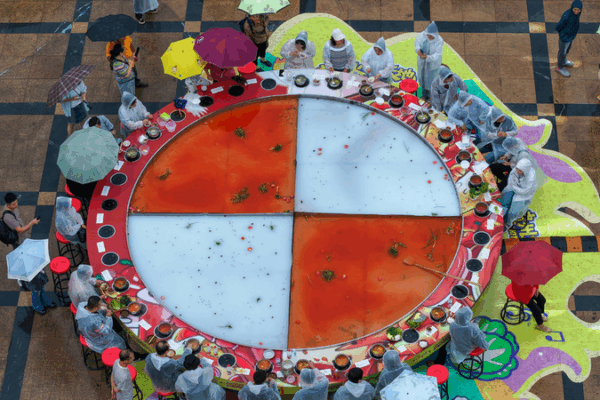 Giant Hot Pot Steals Spotlight at Guiyang Summer Food Festival Giant_Hot_Pot_Steals_Spotlight_at_Guiyang_Summer_Food_Festival