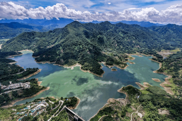 Hainan’s Wuzhishan Reservoir Shines as Summer Ecological Gem Hainan_s_Wuzhishan_Reservoir_Shines_as_Summer_Ecological_Gem