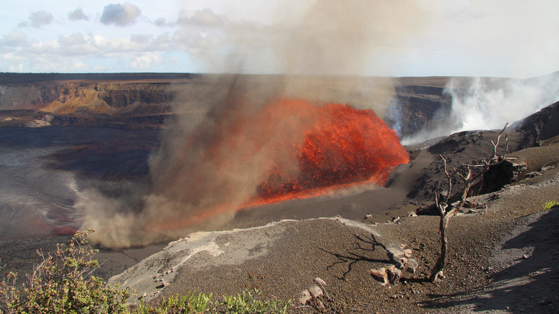 Hawaii_s_Kilauea_Volcano_Erupts_Again__31st_Event_Since_2024 video poster