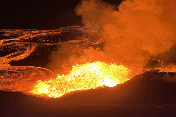 Hawaii’s Mount Kilauea Erupts: Lava Fountains Light Up Sky Hawaii_s_Mount_Kilauea_Erupts__Lava_Fountains_Light_Up_Sky video poster