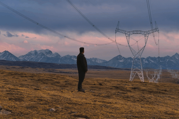Lighting the Tibetan Plateau: Pasang Tsering’s High-Altitude Triumph Lighting_the_Tibetan_Plateau__Pasang_Tsering_s_High_Altitude_Triumph video poster