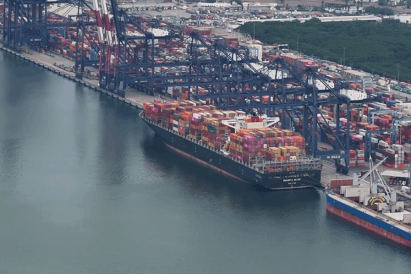 Mexico’s US Trade Surplus Hits Record High Despite Tariffs Mexico_s_US_Trade_Surplus_Hits_Record_High_Despite_Tariffs video poster