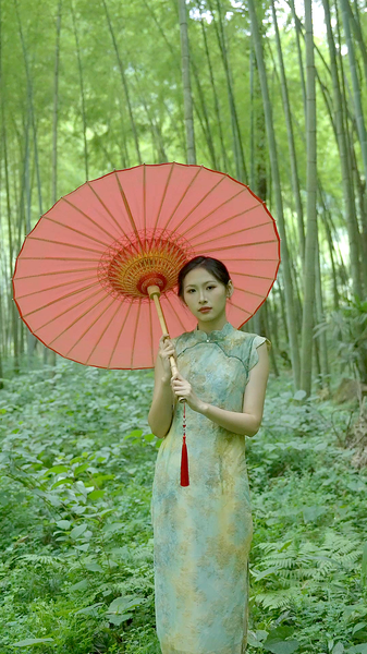 Oil-Paper Umbrellas: Ancient Craft Meets Modern China Chic Trend Oil_Paper_Umbrellas__Ancient_Craft_Meets_Modern_China_Chic_Trend video poster