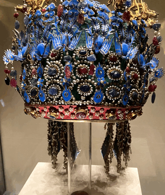 Phoenix Coronet Captivates Crowds at Beijing’s National Museum Phoenix_Coronet_Captivates_Crowds_at_Beijing_s_National_Museum video poster