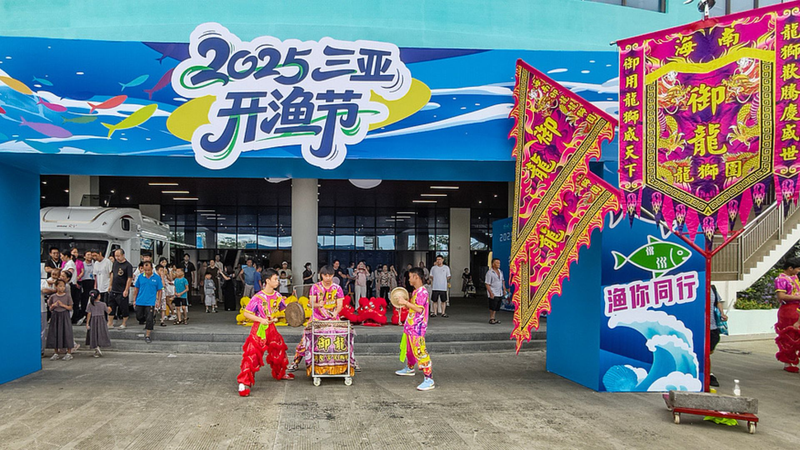 Sansha_Fishermen_Set_Sail_as_South_China_Sea_Ban_Lifts__Eye_Record_Hauls video poster