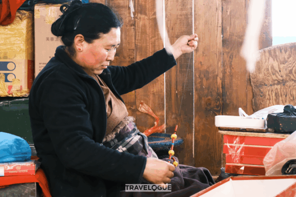 Shigatse’s Pedestrian Street: Where Tibetan Culture Meets Commerce Shigatse_s_Pedestrian_Street__Where_Tibetan_Culture_Meets_Commerce