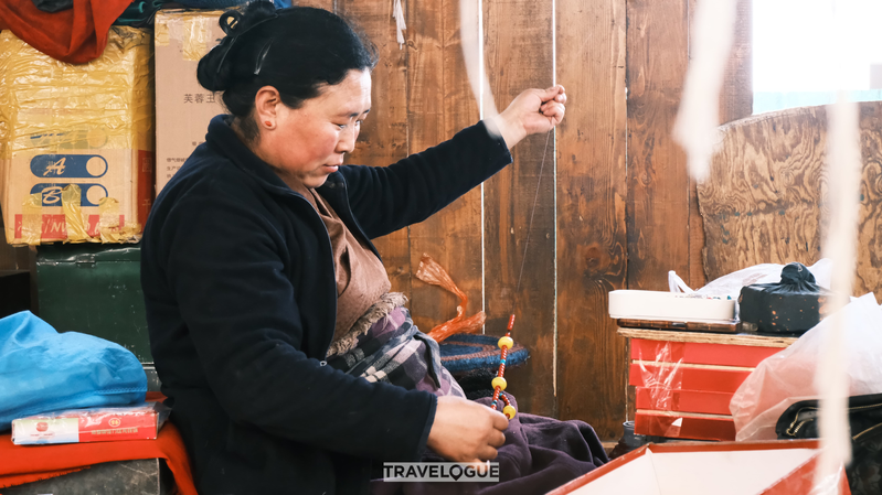 Shigatse_s_Pedestrian_Street__Where_Tibetan_Culture_Meets_Commerce