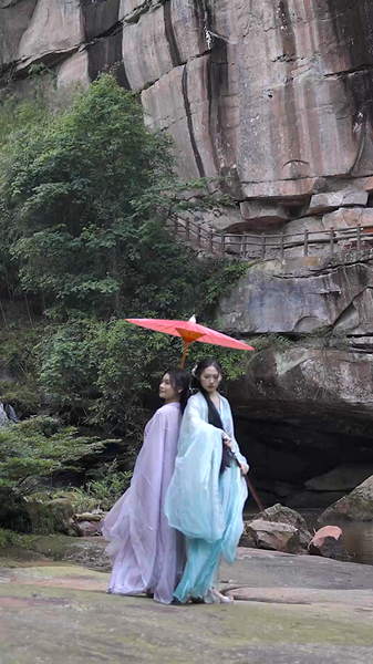 Sword Meets Umbrella: Hanfu Dance Revives Ancient Martial Arts Sword_Meets_Umbrella__Hanfu_Dance_Revives_Ancient_Martial_Arts video poster
