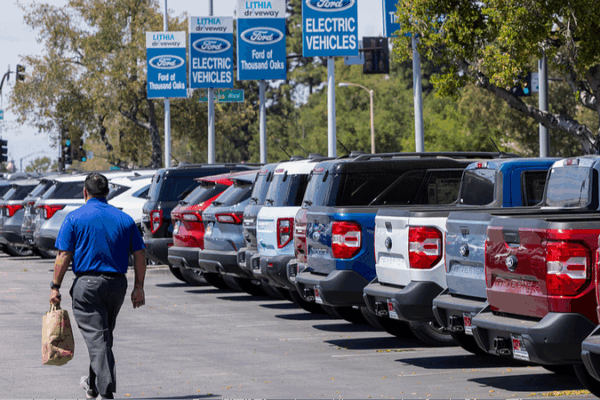US Tariffs Squeeze Automakers, Price Hikes Loom US_Tariffs_Squeeze_Automakers__Price_Hikes_Loom