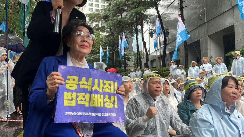 Wartime Survivor Lee Yong-soo Inspires at Seoul Rally Amid Rain Wartime_Survivor_Lee_Yong_soo_Inspires_at_Seoul_Rally_Amid_Rain