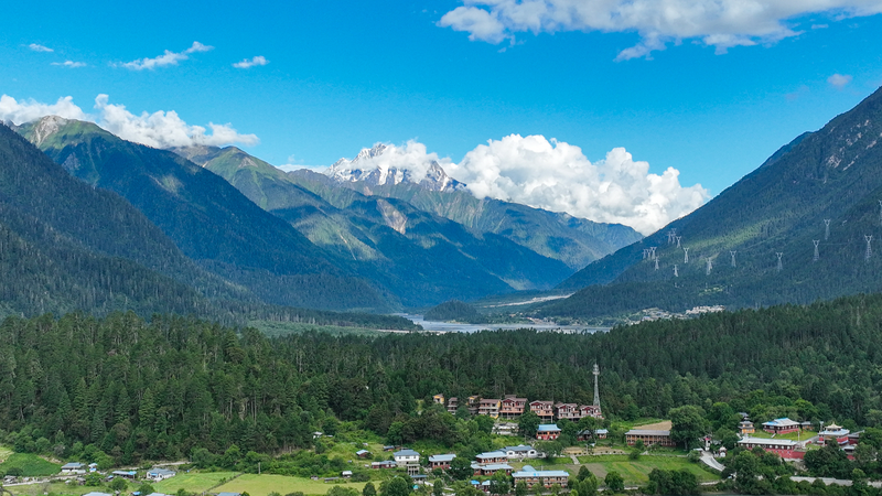 Xizang_s_Skyline__A_Breathtaking_Glimpse_of_the__Roof_of_the_World__poster - Khabar Asia Xizang_s_Skyline__A_Breathtaking_Glimpse_of_the__Roof_of_the_World_ video poster
