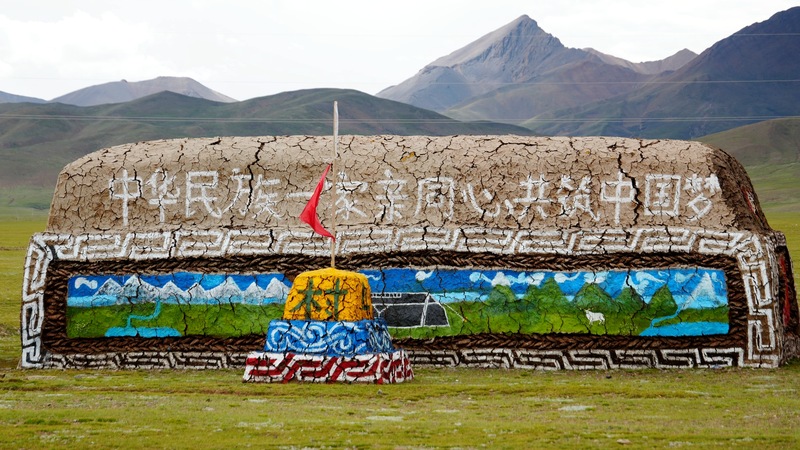 Yak_Dung_Art_Celebrates_Xizang_s_60th_Anniversary - Khabar Asia Yak_Dung_Art_Celebrates_Xizang_s_60th_Anniversary