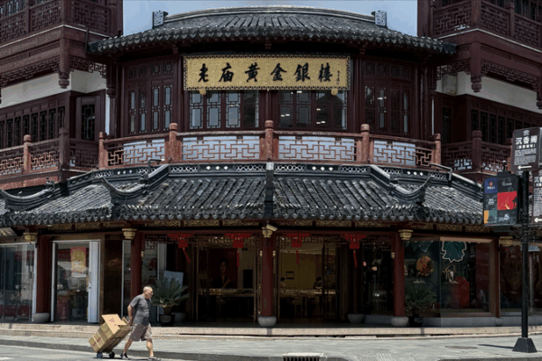 Yuyuan Market: Where Ming Dynasty Serenity Meets Modern Shanghai Buzz Yuyuan_Market__Where_Ming_Dynasty_Serenity_Meets_Modern_Shanghai_Buzz