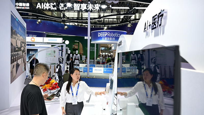 AI Revolutionizes Healthcare: From Diagnosis to Daily Health Management AI_Revolutionizes_Healthcare__From_Diagnosis_to_Daily_Health_Management