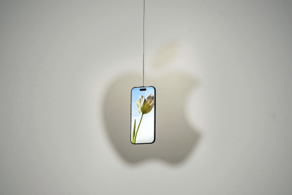 Apple Launches Ultra-Thin iPhone Air, Focuses on Hardware Over AI Apple_Launches_Ultra_Thin_iPhone_Air__Focuses_on_Hardware_Over_AI
