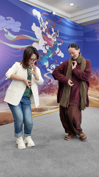 Ballet_Meets_Dunhuang_Dance_in_Cultural_Fusion video poster