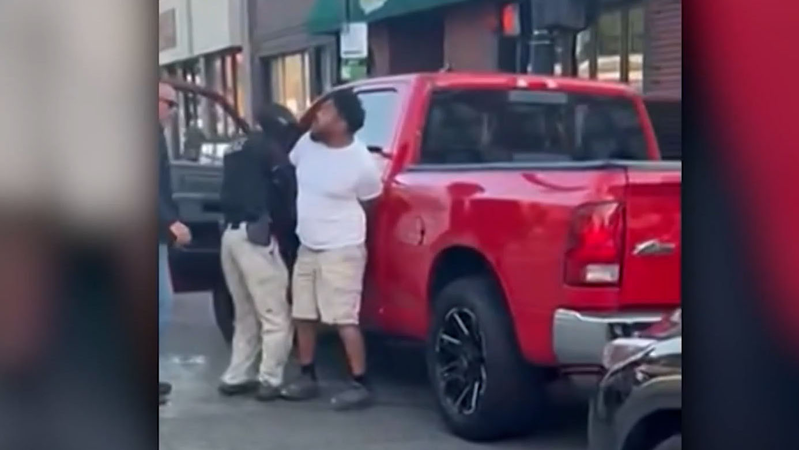 Chicago_Braces_for_Federal_Law_Enforcement_Operation video poster