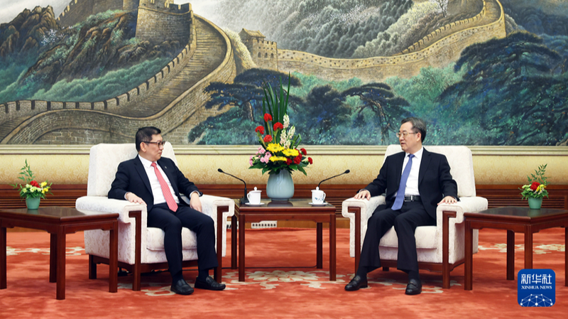 China_Singapore_Economic_Ties_Strengthen_as_Vice_Premier_Meets_GIC_CEO