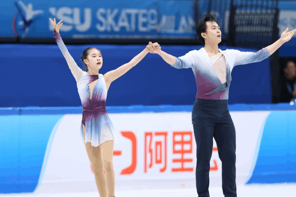 Chinese Skating Duo Secures 2026 Winter Olympics Berth with Stellar Performance Chinese_Skating_Duo_Secures_2026_Winter_Olympics_Berth_with_Stellar_Performance