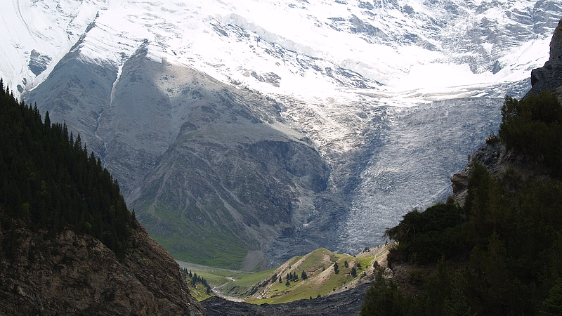 Discover the Icy Majesty of Xinjiang’s Kizilsu Glacier Discover_the_Icy_Majesty_of_Xinjiang_s_Kizilsu_Glacier video poster