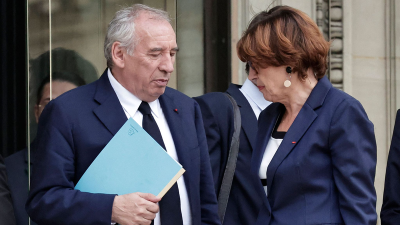 French_Political_Crisis_Deepens_as_Prime_Minister_Loses_Confidence_Vote - Khabar Asia French_Political_Crisis_Deepens_as_Prime_Minister_Loses_Confidence_Vote