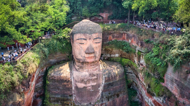 Global_Influencers_Explore_Leshan_Giant_Buddha_s_Cultural_Legacy