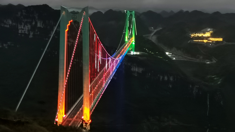 Guizhou_s_Huajiang_Canyon_Bridge_Sets_World_Record_with_Stunning_Night_Display