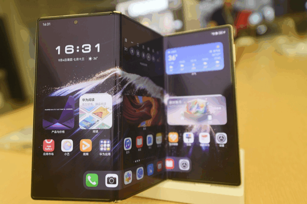 Huawei Revives Kirin Chip with Tri-Fold Mate XTs Flagship Launch Huawei_Revives_Kirin_Chip_with_Tri_Fold_Mate_XTs_Flagship_Launch