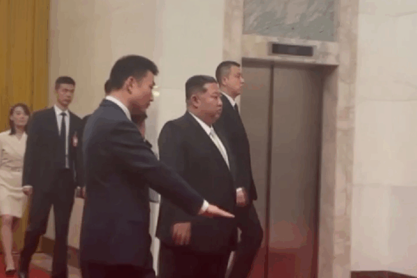 Kim Jong Un, Xi Jinping Hold High-Stakes Talks in Beijing Kim_Jong_Un__Xi_Jinping_Hold_High_Stakes_Talks_in_Beijing video poster