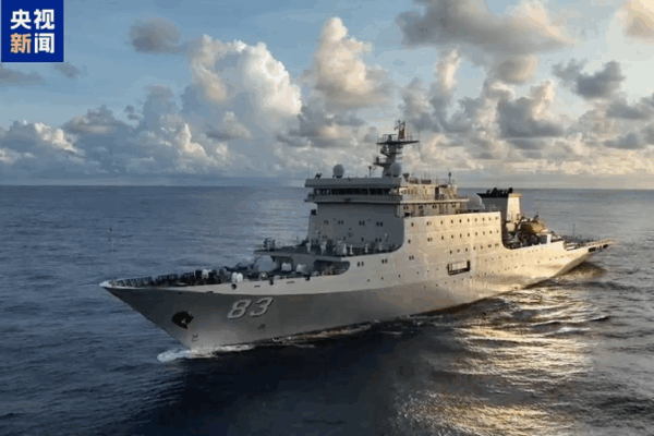 PLA Navy Ships Qi Jiguang, Yimengshan Arrive in Hong Kong Waters PLA_Navy_Ships_Qi_Jiguang__Yimengshan_Arrive_in_Hong_Kong_Waters